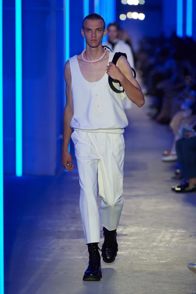 Look 57